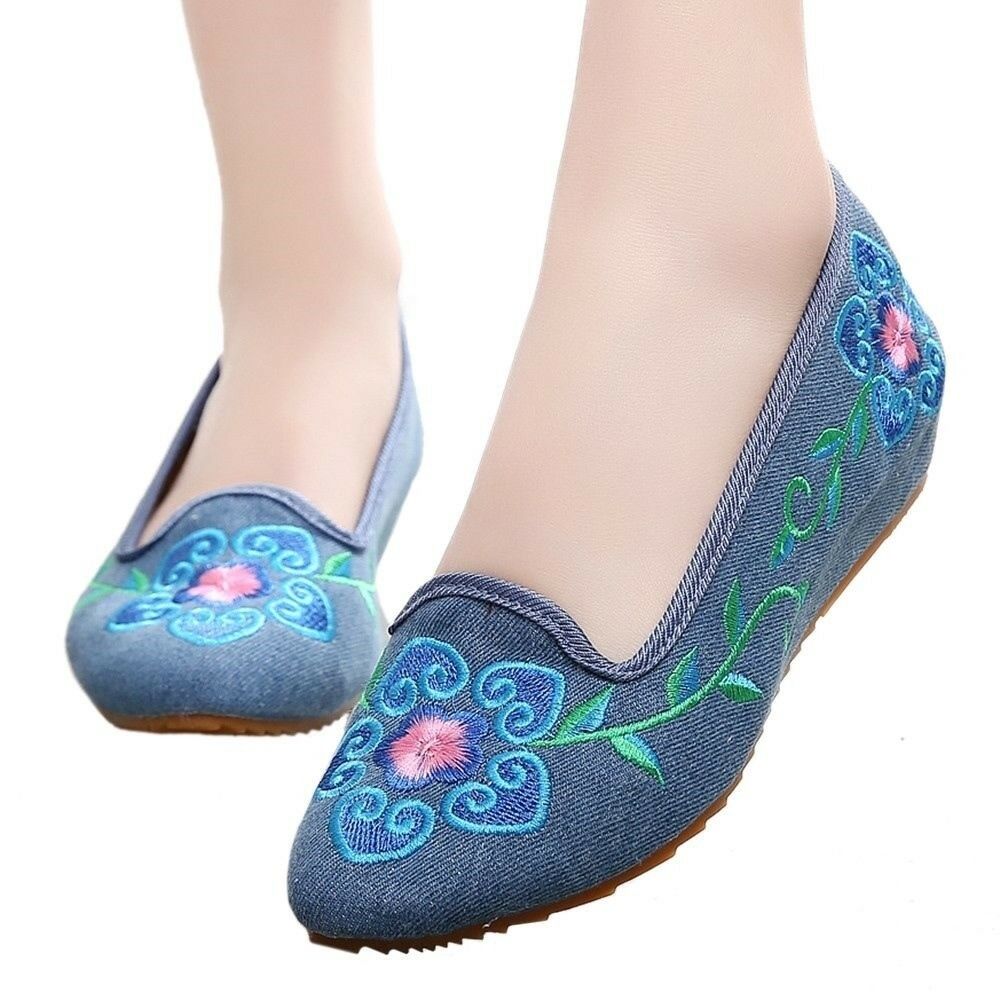 Old Beijing Cloth Embroidered Shoes 5 Petal Flower  blue