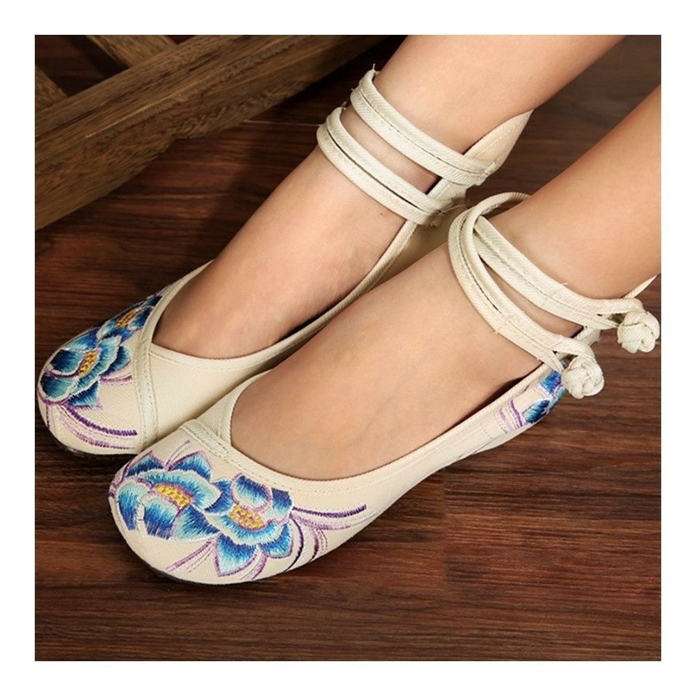 Small White Shoes Old Beijing Cloth Embroidered Shoes   white