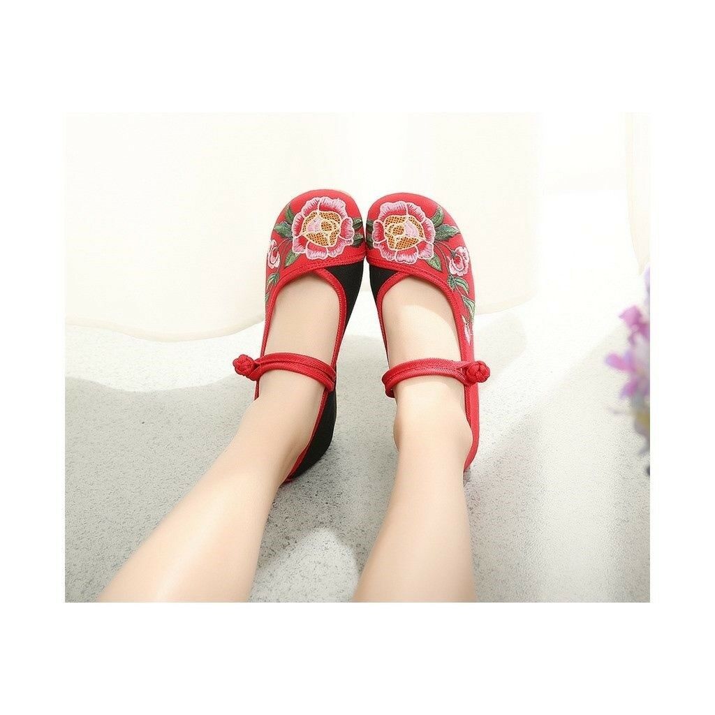 Spring Yellow Heart Peony National Style Embroidered Shoes Old Beijing Cloth Sho