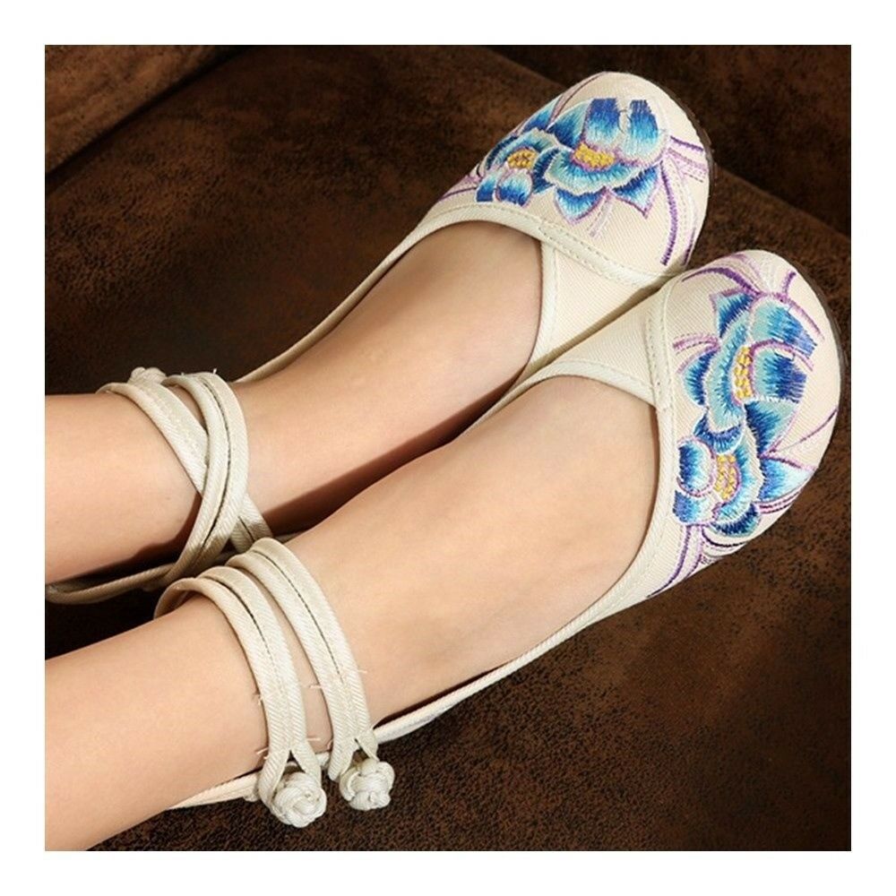 Small White Shoes Old Beijing Cloth Embroidered Shoes   white