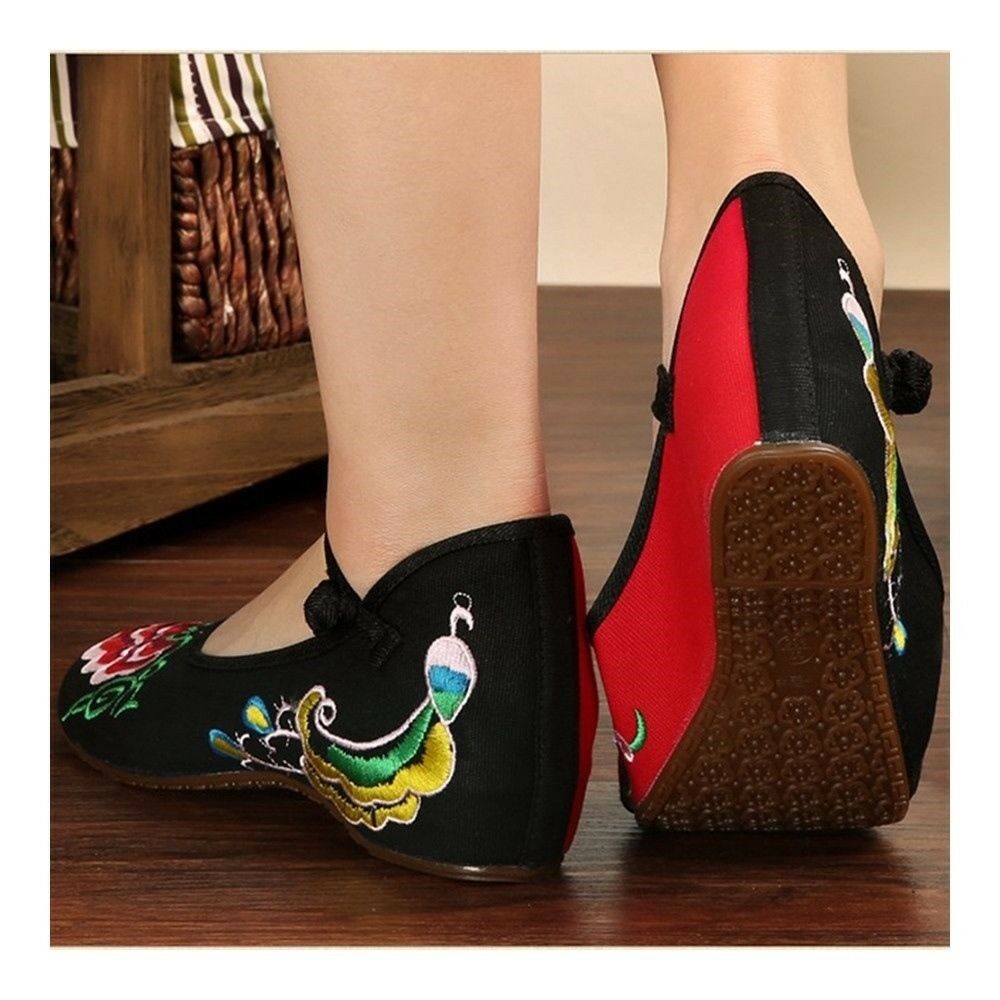 Old Beijing Cloth Embroidered Shoes Casual   red black