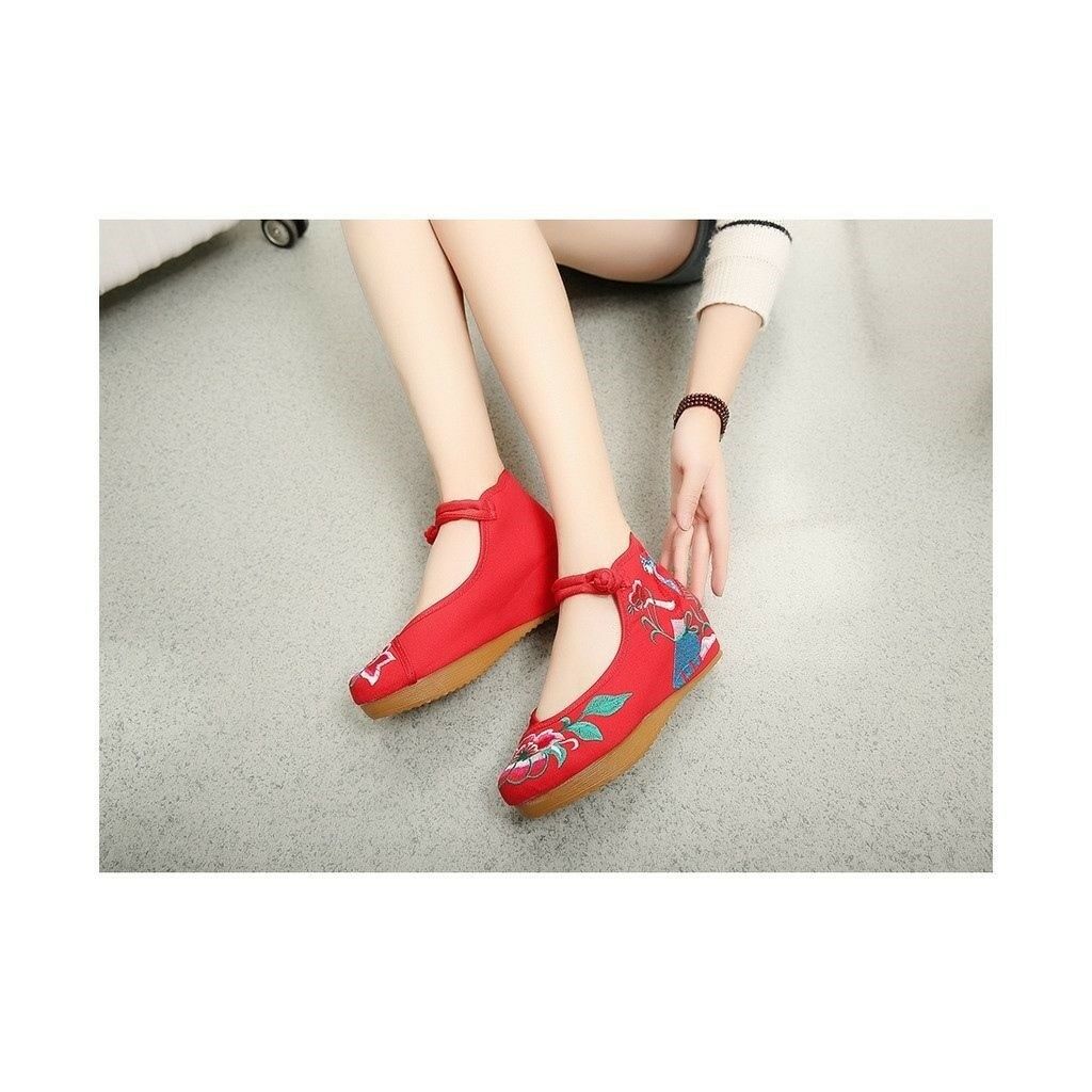 New Beautiful Woman Spring Embroidered Shoes High Heeled Shoes Old Beijing   red