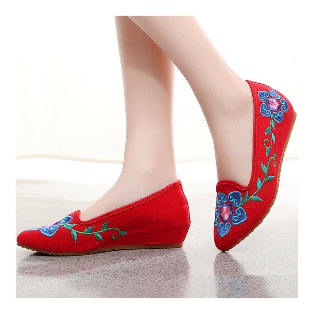 Old Beijing Cloth Embroidered Shoes 5 Petal Flower  red
