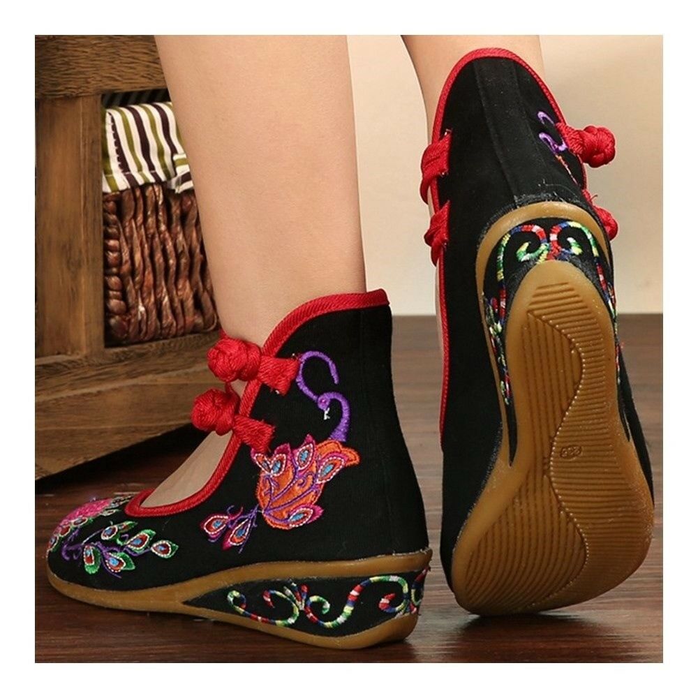 Peacock Old Beijing Cloth Embroidered Shoes   black