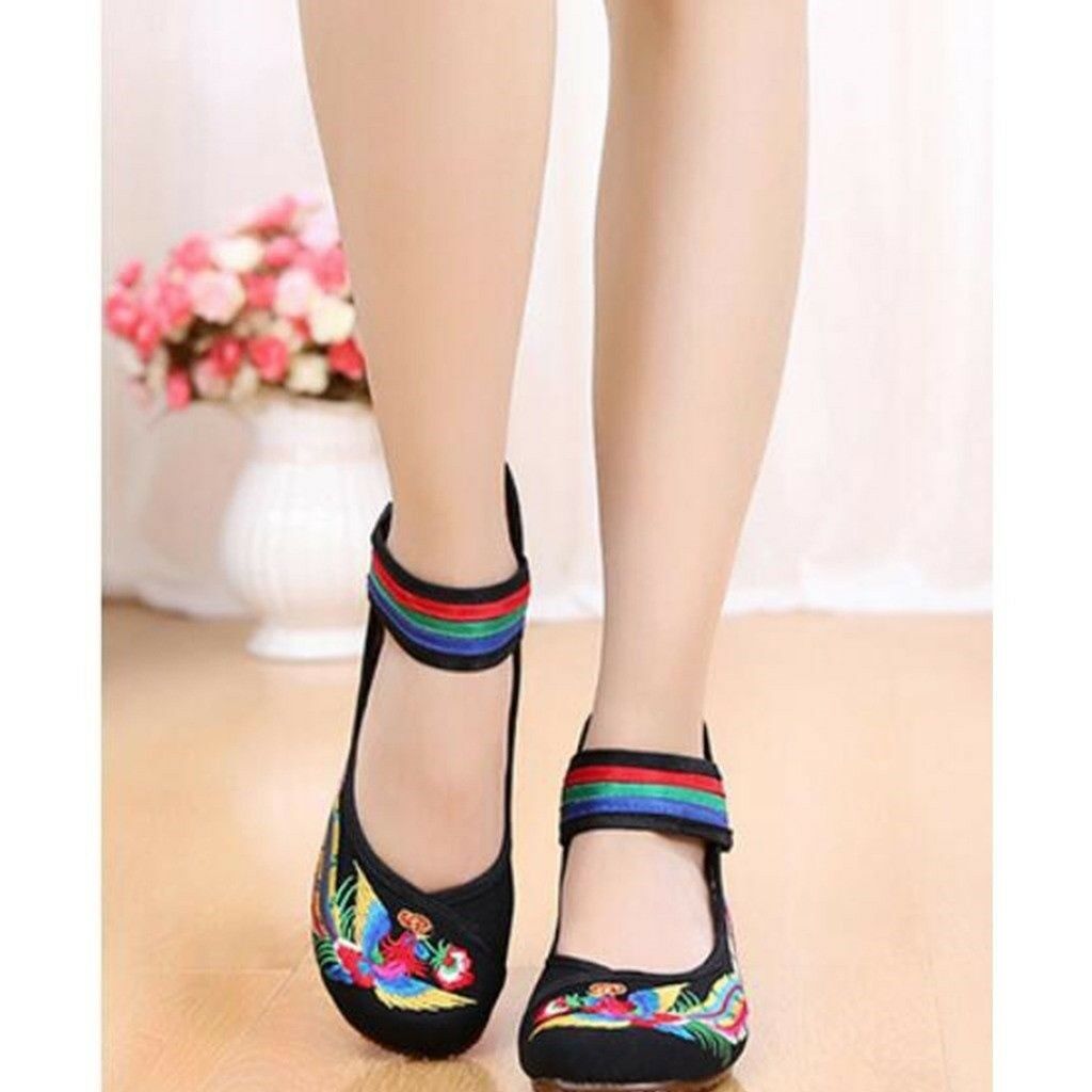 Old Beijing Embroidered Cowhell Sole Woman Shoes Casual Cloth Shoes black
