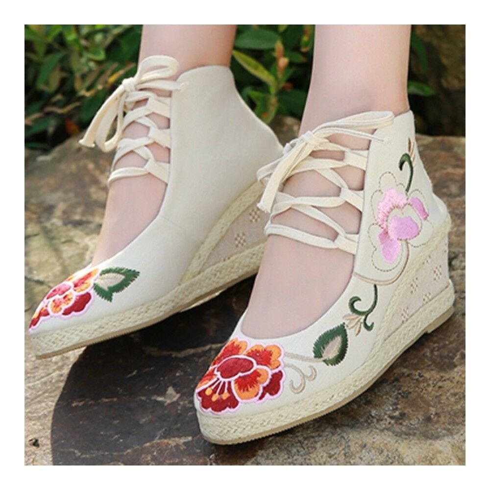 Old Beijing Cloth Embroidered Shoes Classical   white
