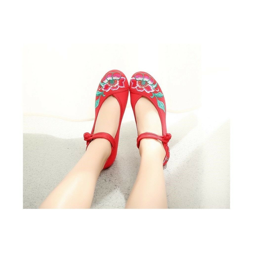 New Beautiful Woman Spring Embroidered Shoes High Heeled Shoes Old Beijing   red