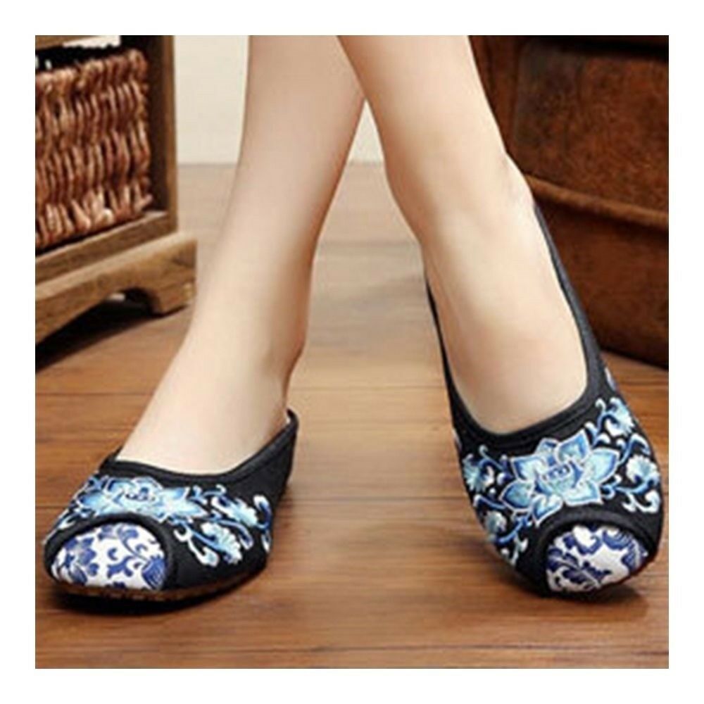 Lotus Slippers Old Beijing Cloth Embroidered Shoes    black