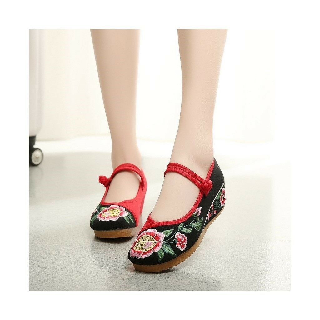 Spring Yellow Heart Peony National Style Embroidered Shoes Old Beijing Cloth Sho
