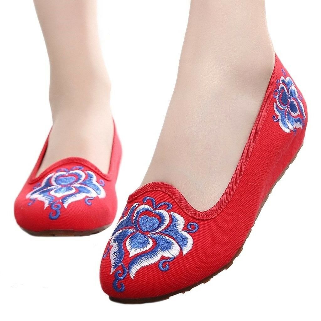 Kite Pointed Old Beijing Cloth Embroidered Shoes   red