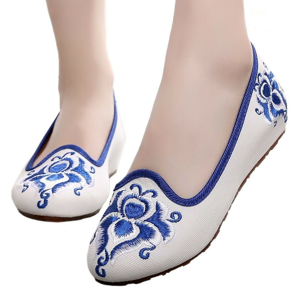 Kite Pointed Old Beijing Cloth Embroidered Shoes   beige